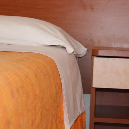 Hotel Holiday Misano Adriatico Kamer foto