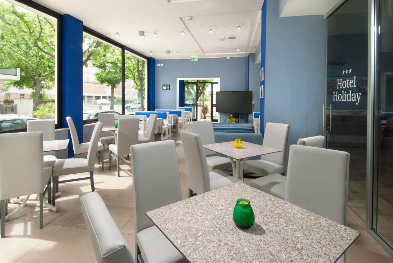 Hotel Holiday Misano Adriatico Buitenkant foto