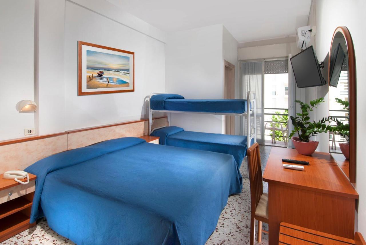 Hotel Holiday Misano Adriatico Buitenkant foto