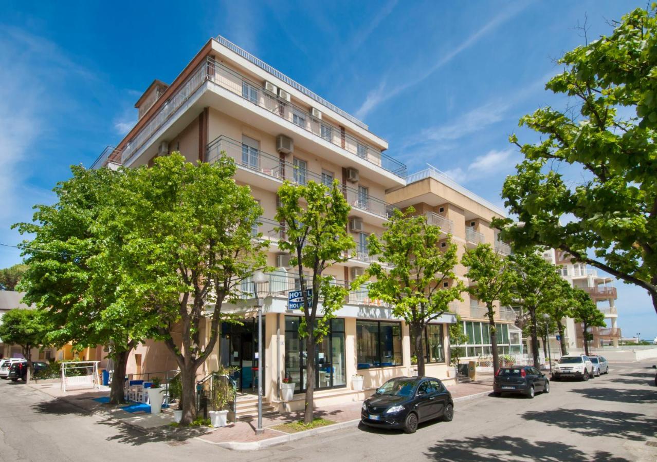 Hotel Holiday Misano Adriatico Buitenkant foto