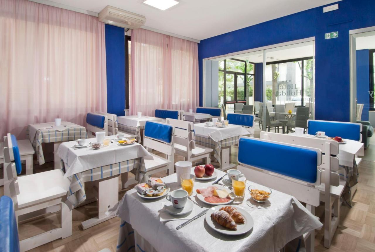 Hotel Holiday Misano Adriatico Buitenkant foto