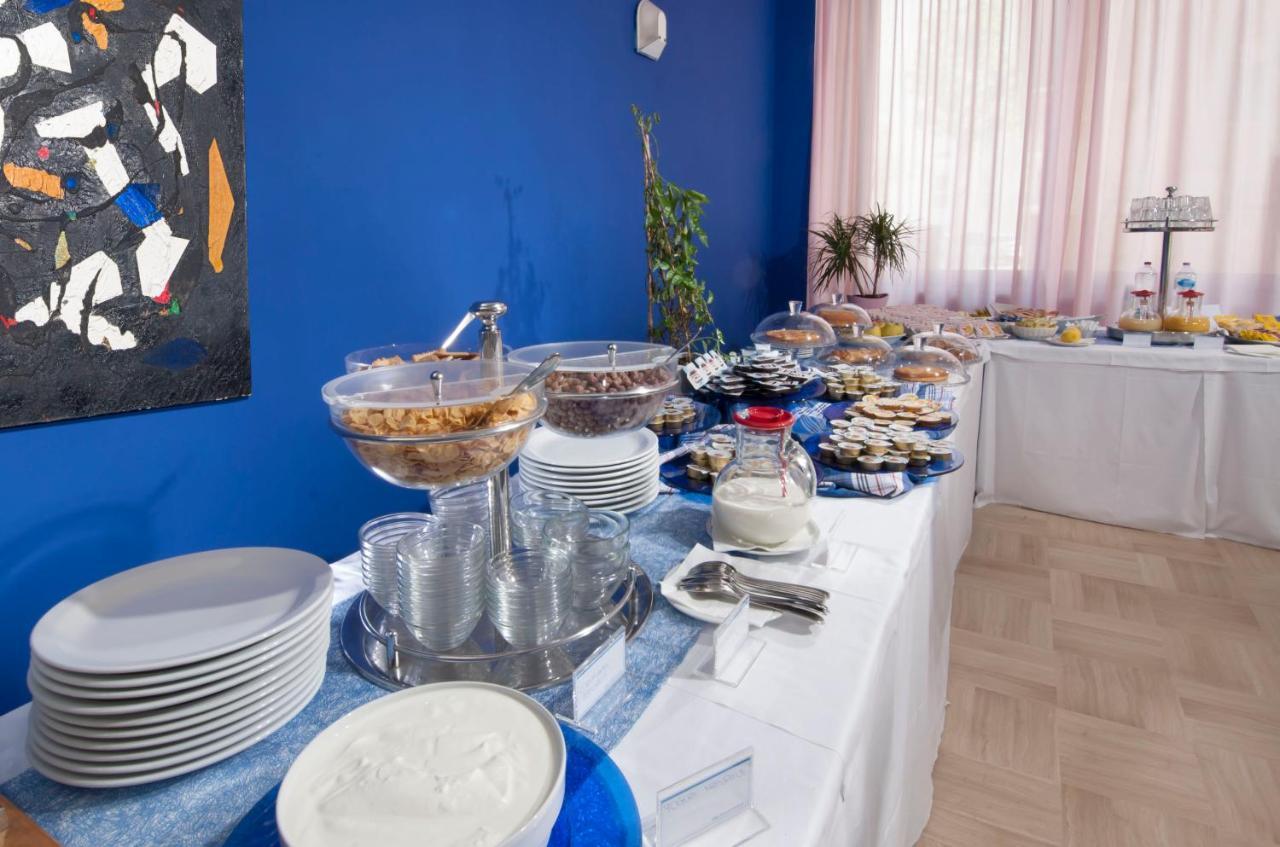Hotel Holiday Misano Adriatico Buitenkant foto