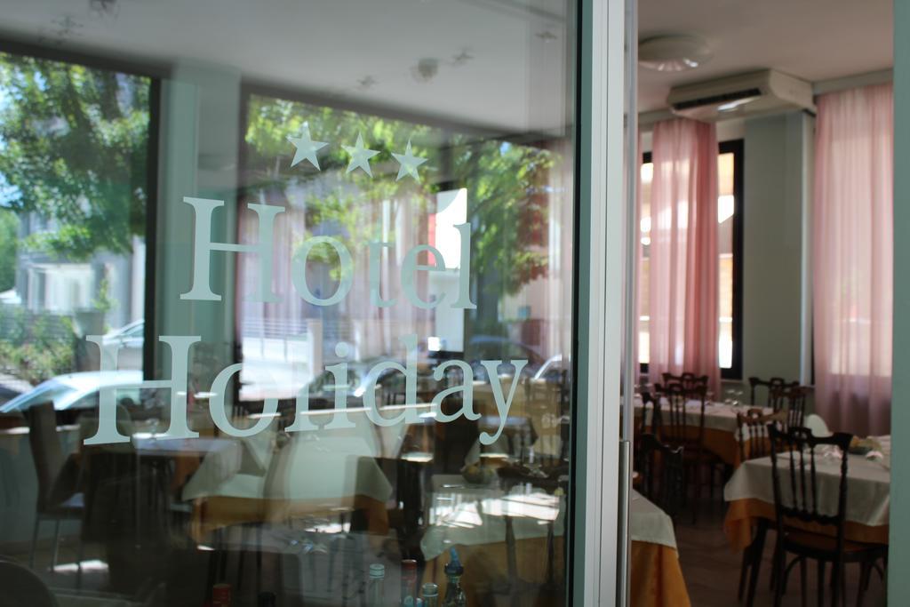 Hotel Holiday Misano Adriatico Buitenkant foto